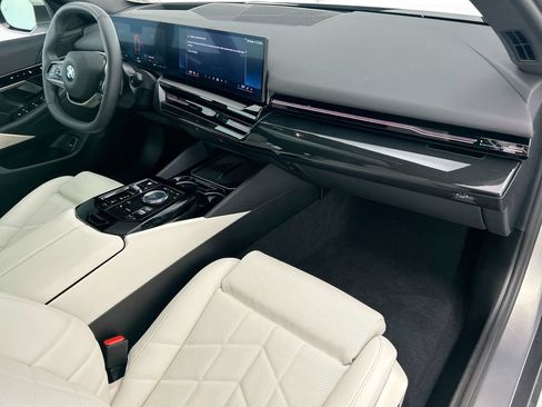 Certified 2025 BMW 530i w/ Premium Package RWD image 16