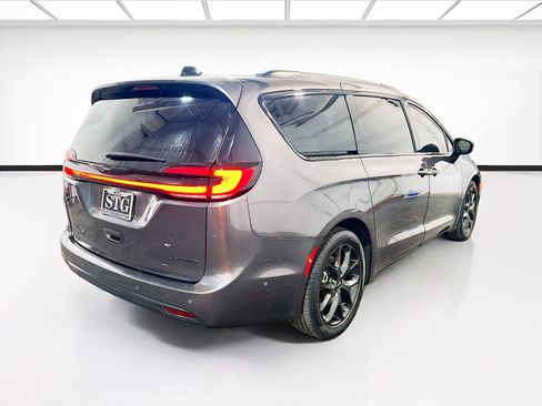 Used 2023 Chrysler Pacifica Limited w/ S Appearance Package FWD image 25