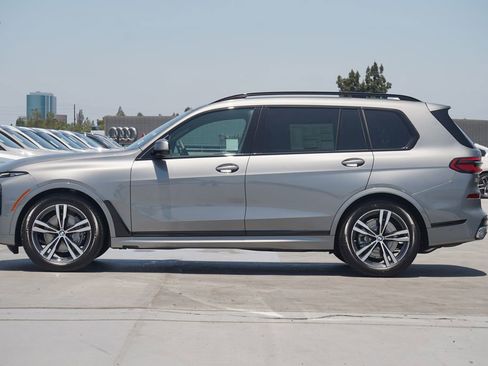 Used 2026 BMW X7 xDrive40i w/ M Sport Package AWD/4WD image 4