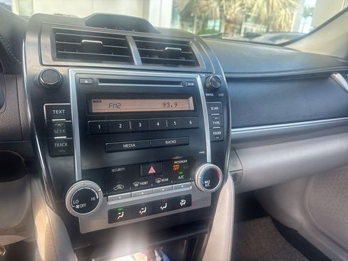 Used 2012 Toyota Camry L image 3