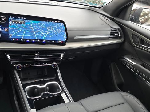 Certified 2025 Chevrolet Traverse LT image 7