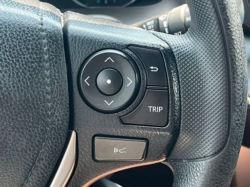 Used 2018 Toyota RAV4 LE AWD/4WD image 24