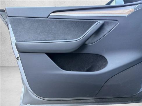Used 2024 Tesla Model Y Long Range AWD/4WD image 10