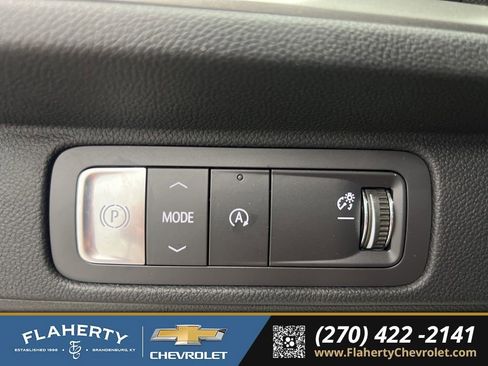 Used 2025 Chevrolet Traverse LT w/ Sun and Wheel Package FWD image 23