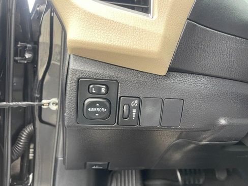 Used 2015 Toyota Corolla LE FWD image 18