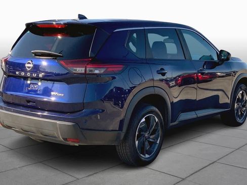 Used 2024 Nissan Rogue SV image 12