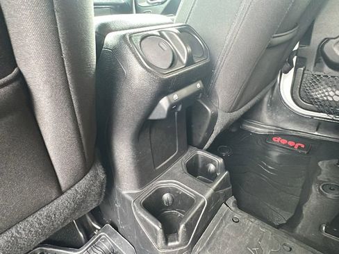 Used 2019 Jeep Wrangler Unlimited Sport S AWD/4WD image 15