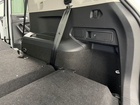 Used 2024 Volkswagen Tiguan Wolfsburg Edition image 40