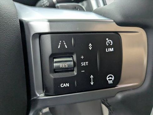 New 2026 Land Rover Discovery Limited Edition AWD/4WD image 17