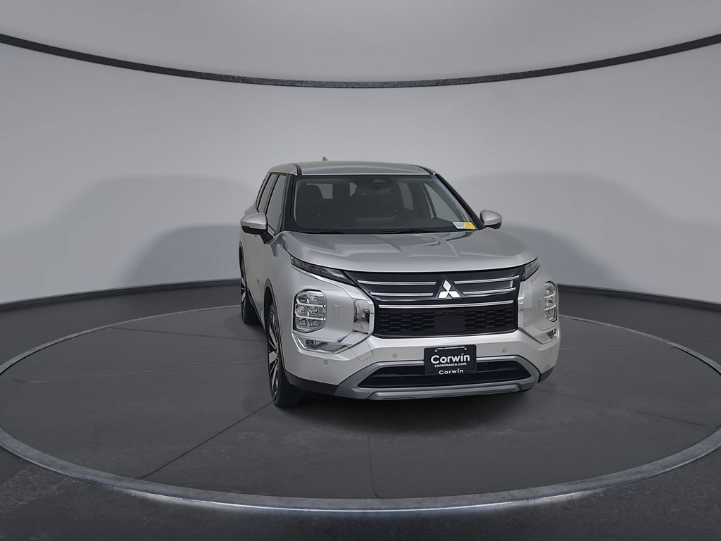 Used 2025 Mitsubishi Outlander SE AWD/4WD image 5
