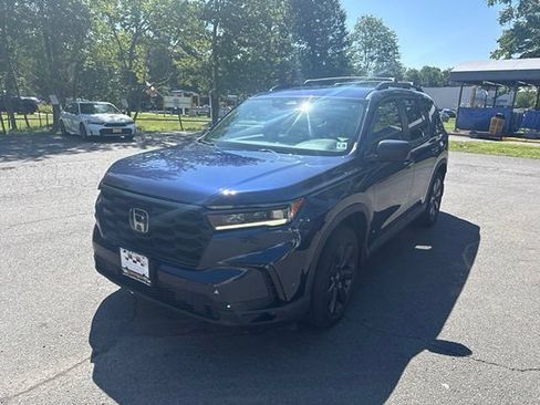 Certified 2023 Honda Pilot Sport image 3