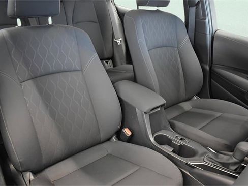 Used 2025 Toyota Corolla LE image 6