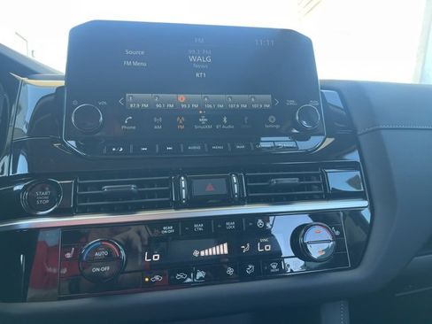 New 2025 Nissan Pathfinder SL image 17