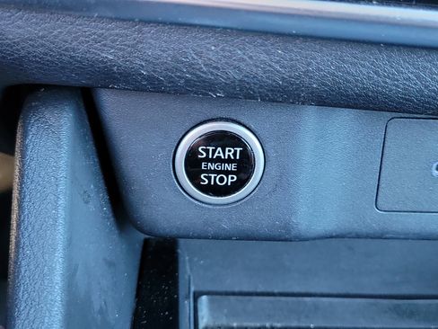 Used 2023 Nissan Rogue SV image 14