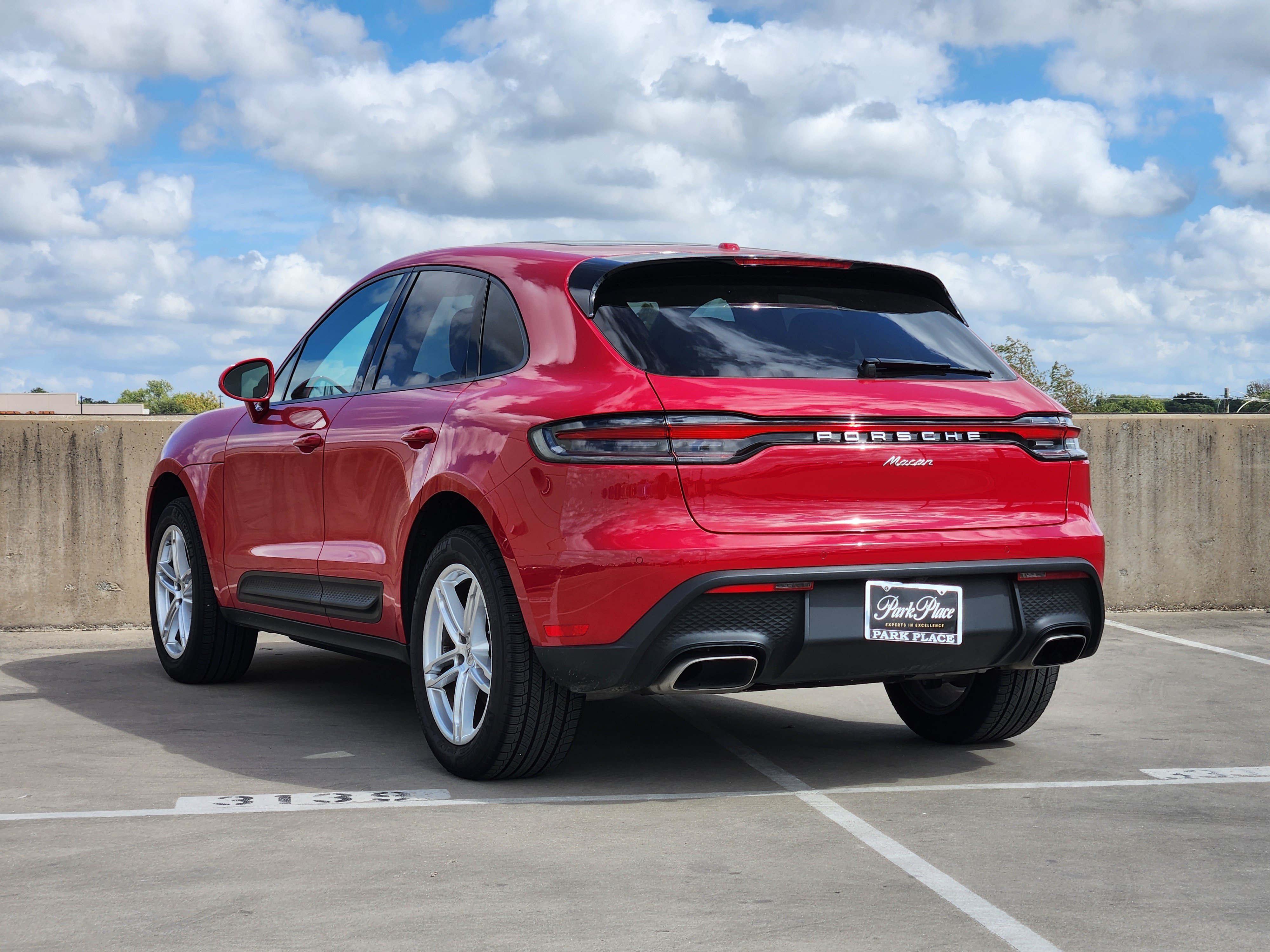 Certified 2026 Porsche Macan AWD/4WD image 3