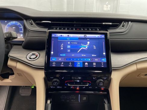 New 2025 Jeep Grand Cherokee L Limited image 12