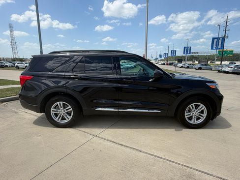 Used 2023 Ford Explorer XLT RWD image 9