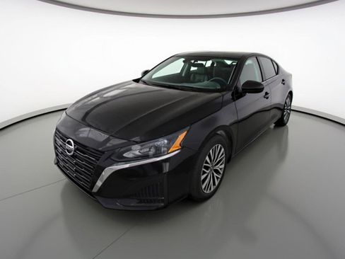 Used 2025 Nissan Altima 2.5 SV image 3