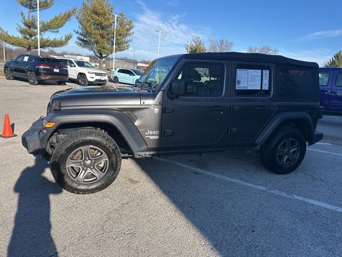 Used 2018 Jeep Wrangler Unlimited Sport S image 11