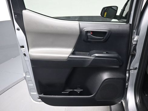 Used 2020 Toyota Tacoma SR w/ SR Convenience Package RWD image 29