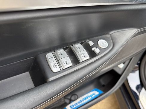 Used 2019 BMW 750i w/ Luxury Rear Seating Package image 21
