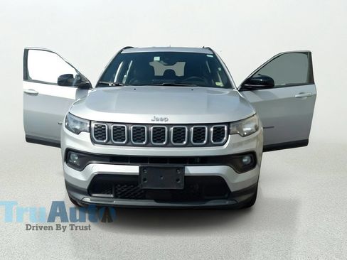 Used 2024 Jeep Compass Latitude AWD/4WD image 10