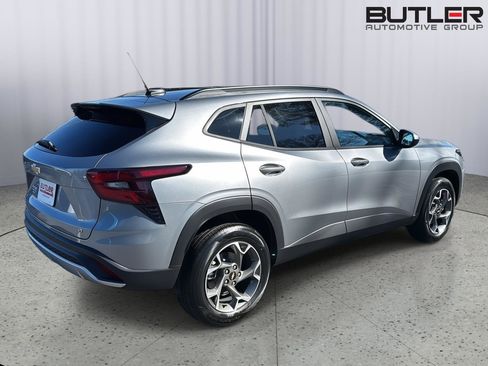 New 2026 Chevrolet Trax LT w/ Driver Confidence Package image 5