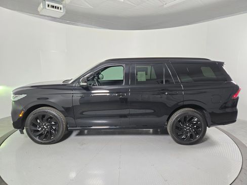 New 2026 Lincoln Navigator Reserve w/ Jet Appearance Package AWD/4WD image 8