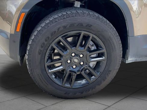 Certified 2024 Land Rover Defender 110 S AWD/4WD image 10