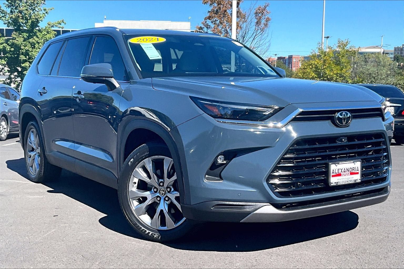 Used 2024 Toyota Grand Highlander AWD Hybrid image 2