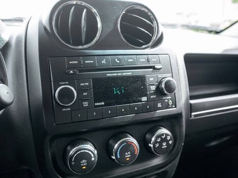 Used 2015 Jeep Patriot Latitude FWD image 13
