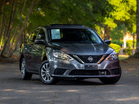 Used 2018 Nissan Sentra SV w/ Premium Package (P01) FWD image 1