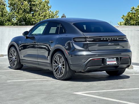 Certified 2025 Porsche Macan Electric RWD image 3