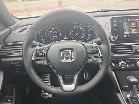 Used 2018 Honda Accord Sport image 11