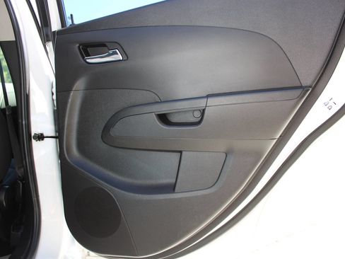 Used 2014 Chevrolet Sonic LT w/ Fun and Sun Package FWD image 12