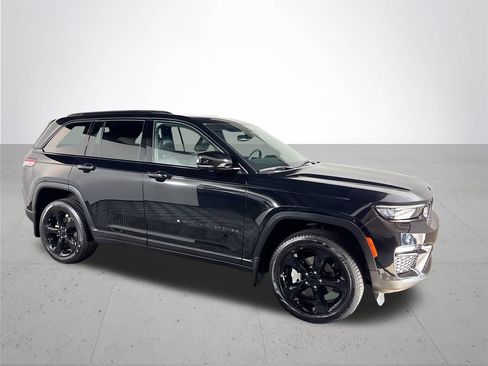 Certified 2025 Jeep Grand Cherokee Limited w/ Black Appearance Package AWD/4WD image 5