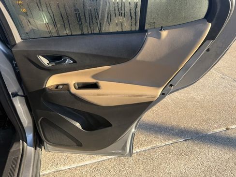 Used 2023 Chevrolet Equinox Premier image 17