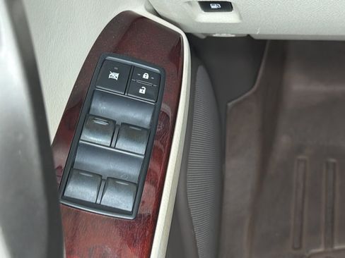 Used 2011 Lexus GX 460 w/ Comfort Plus Pkg image 18