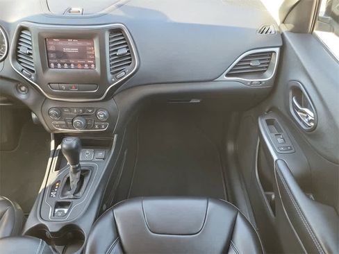 Used 2020 Jeep Cherokee Latitude Plus image 13