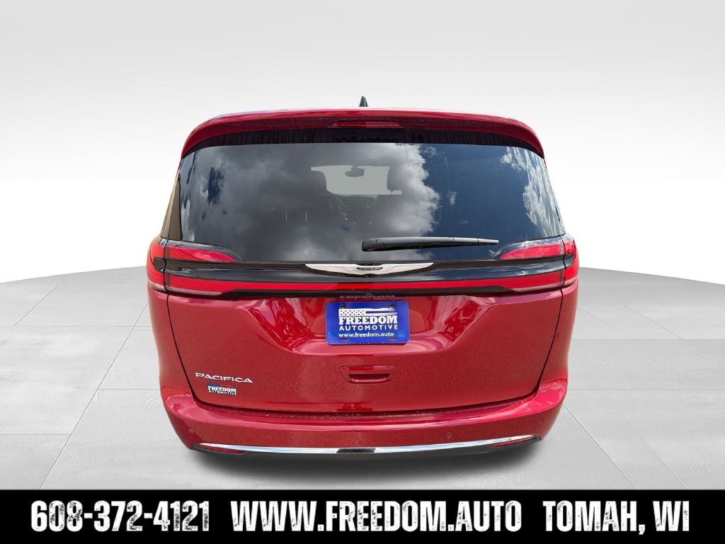 Used 2025 Chrysler Pacifica Select FWD image 8