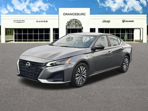 Used 2024 Nissan Altima 2.5 SV FWD image 3