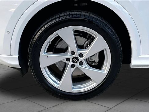Used 2025 Audi Q5 Premium Plus w/ Premium Plus AWD/4WD image 11