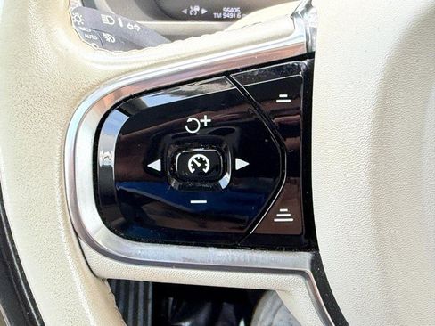 Used 2020 Volvo XC90 T5 Momentum AWD/4WD image 17