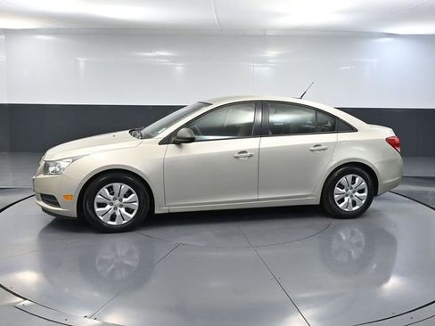 Used 2013 Chevrolet Cruze LS FWD image 9