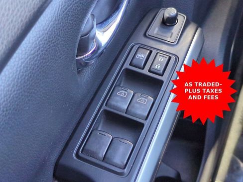 Used 2018 Nissan Titan SV image 22