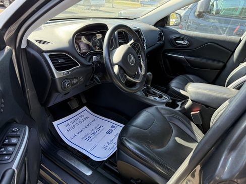 Used 2019 Jeep Cherokee Limited image 10