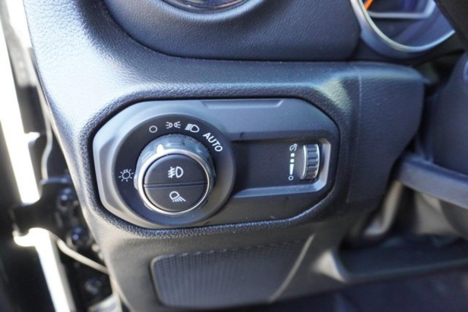 Used 2023 Jeep Gladiator Overland AWD/4WD image 20
