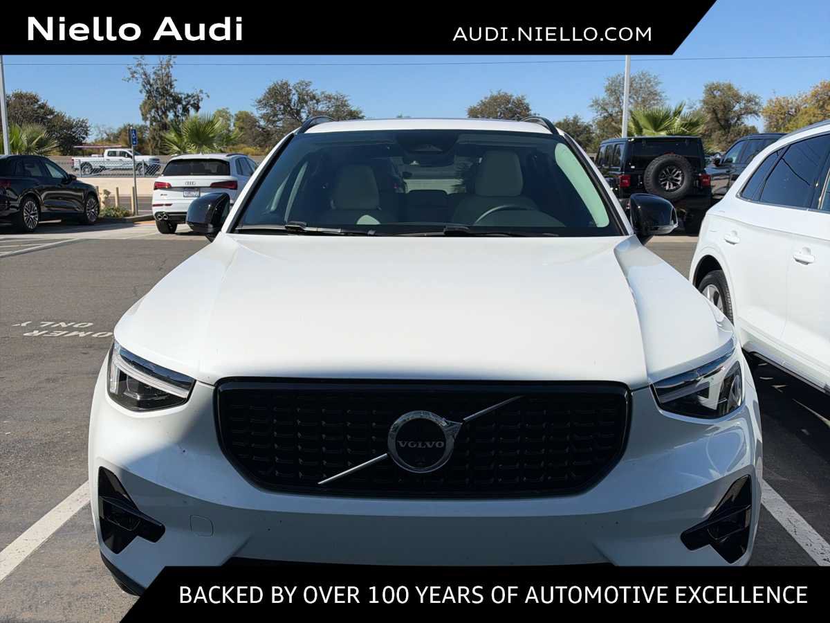 Used 2026 Volvo XC40 B5 Plus w/ Protection Package Premier AWD/4WD image 1