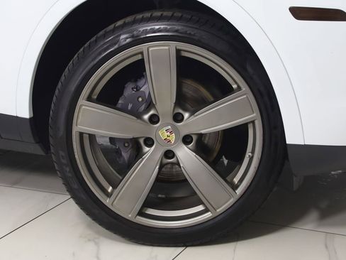 Used 2020 Porsche Cayenne AWD/4WD image 16