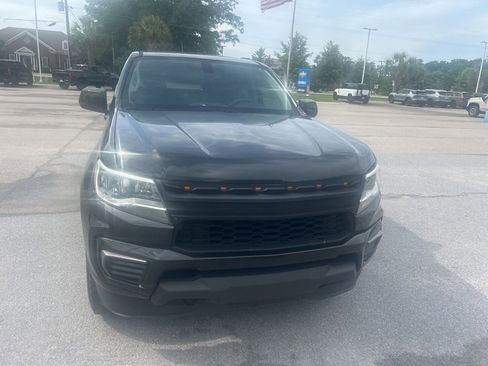 Used 2022 Chevrolet Colorado LT AWD/4WD image 2